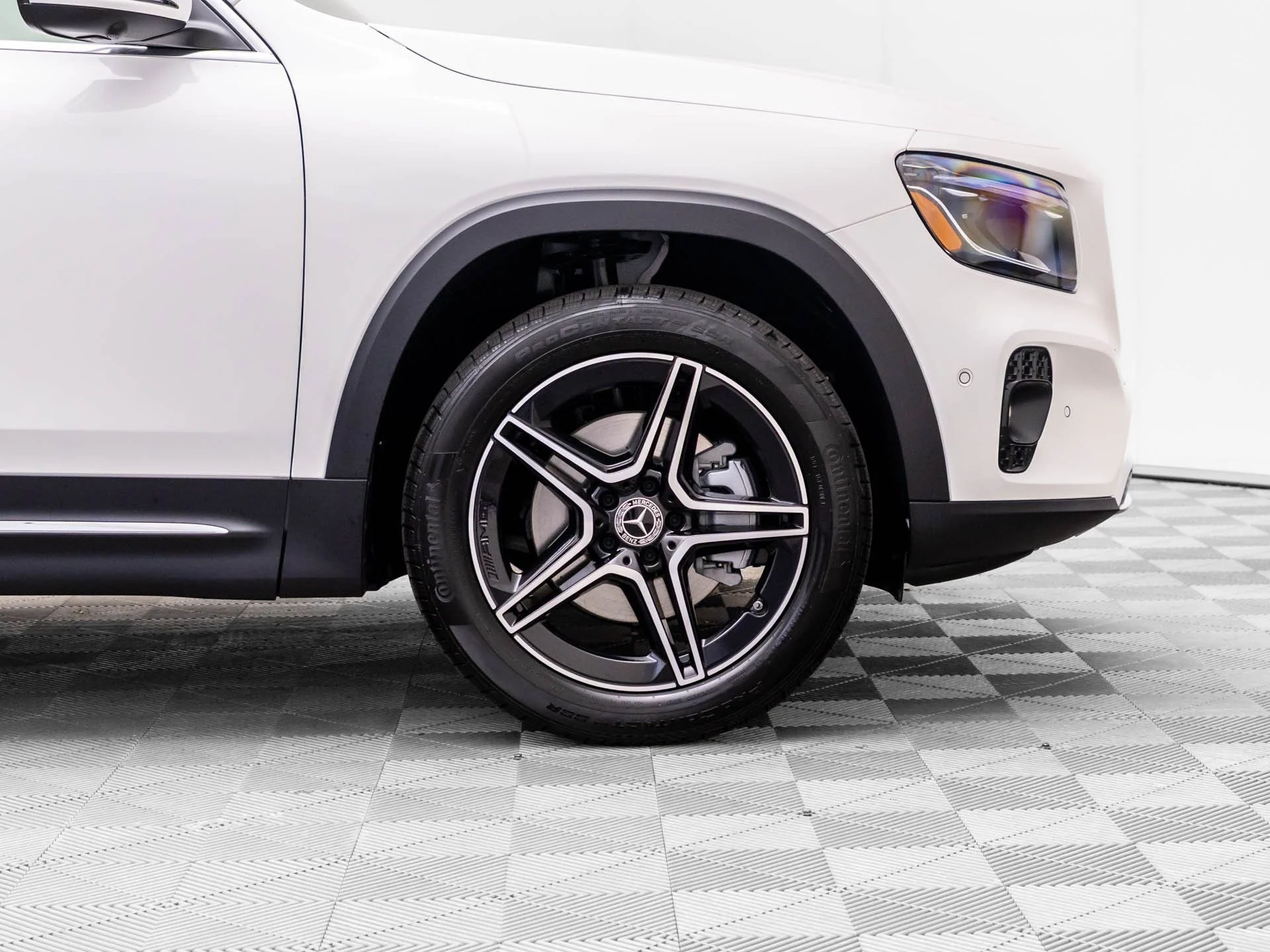 New 2026 White Mercedes-Benz GLB 250 image 35