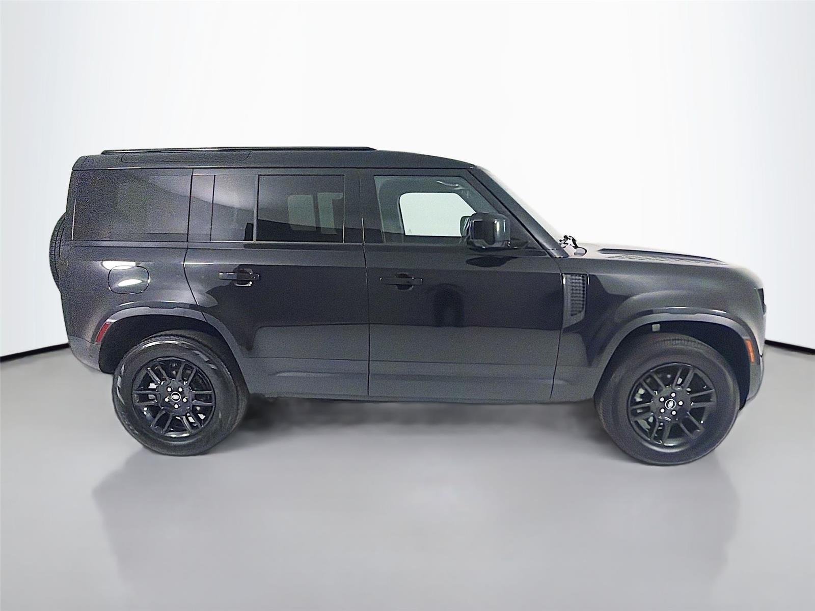 Used 2025 Santorini Black Metallic Land Rover S image 22