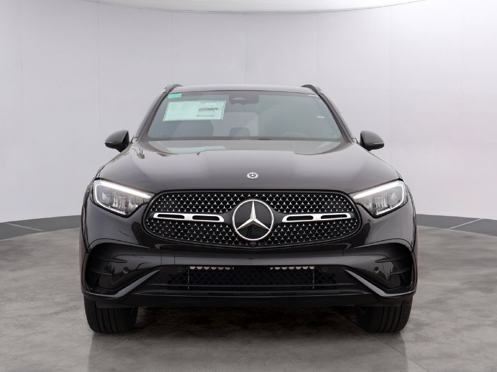 Used 2026 Obsidian Black Metallic Mercedes-Benz GLC 300 image 2