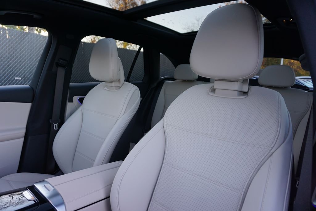 Used 2026 Black Mercedes-Benz GLC 300 image 11