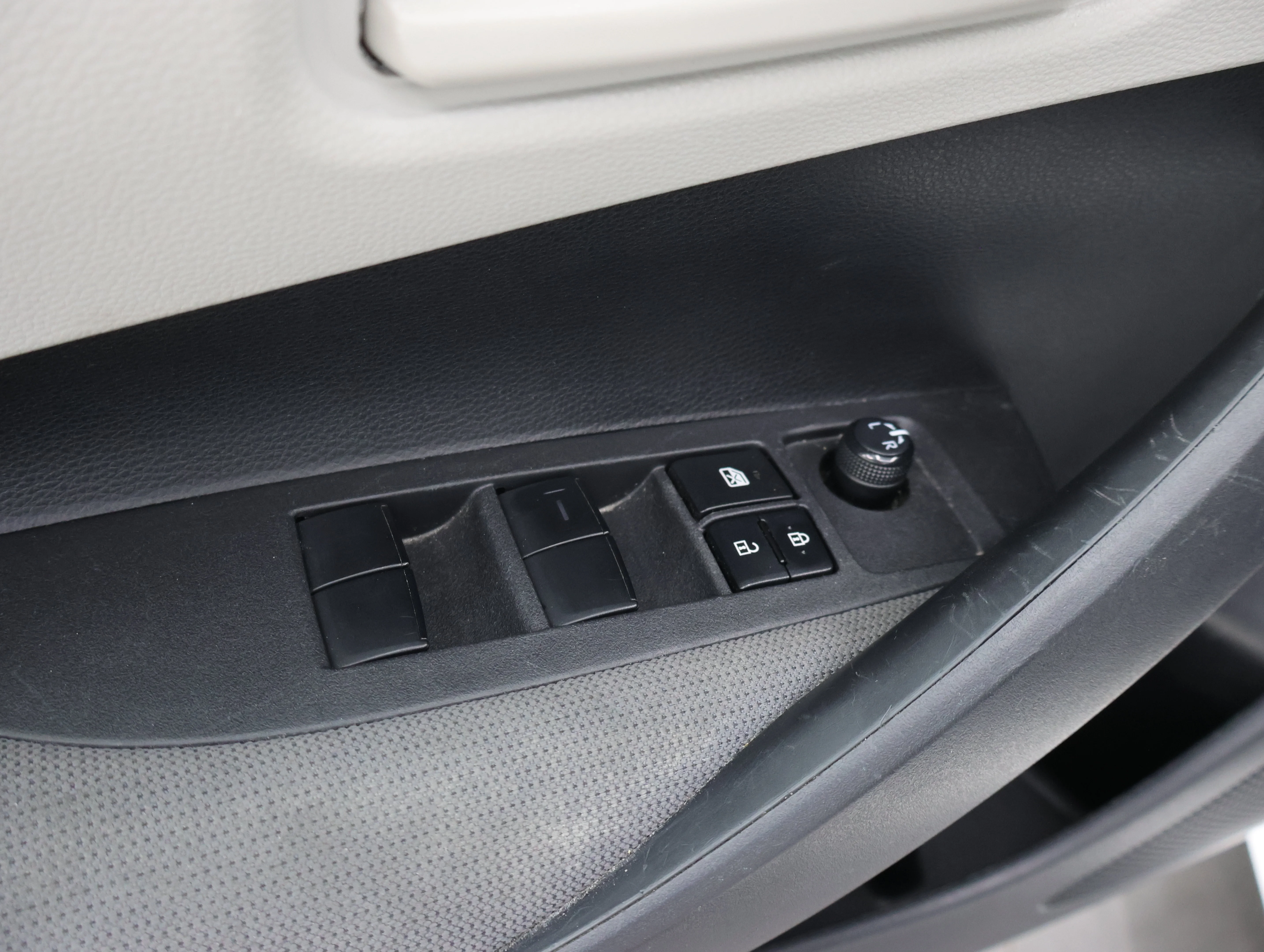 Used 2024 Ice Cap Toyota LE image 37