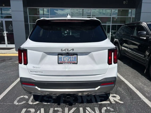 Used 2025 White Kia S image 6