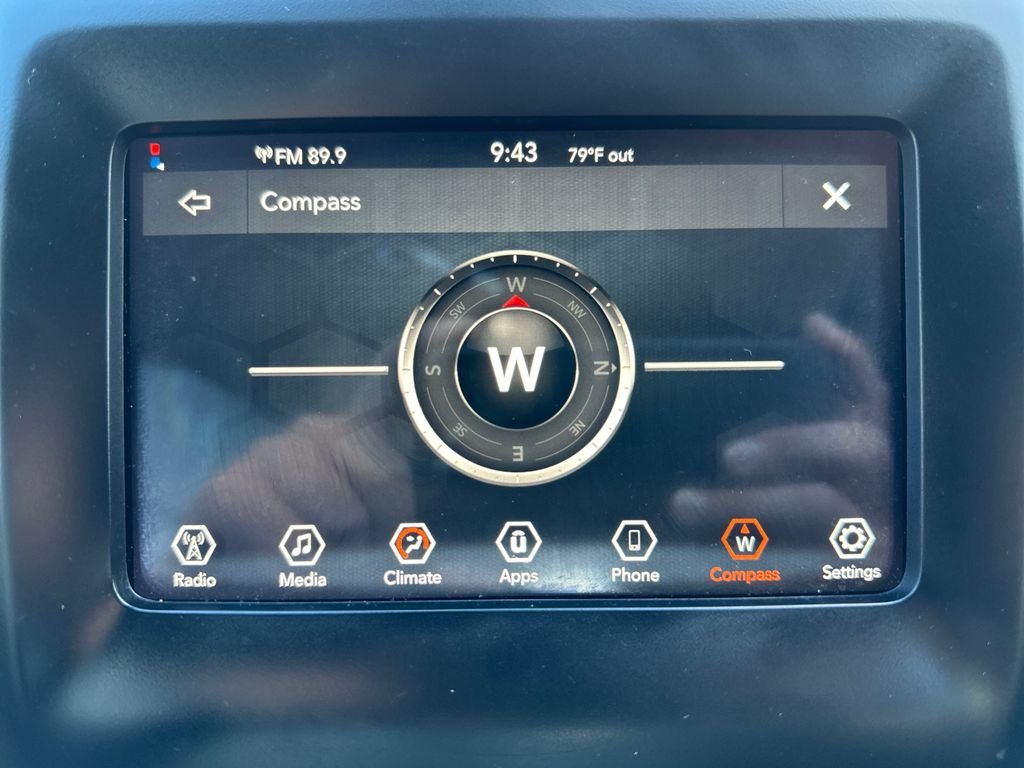 Used 2019 Silver Jeep Latitude image 11