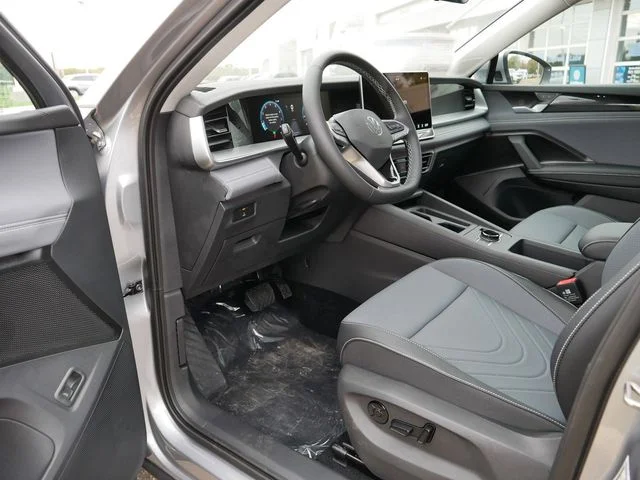 2025 Volkswagen Tiguan SE - Photo 7