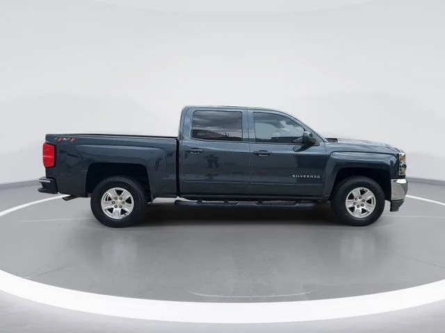 Used 2018 Gray Chevrolet LT image 6
