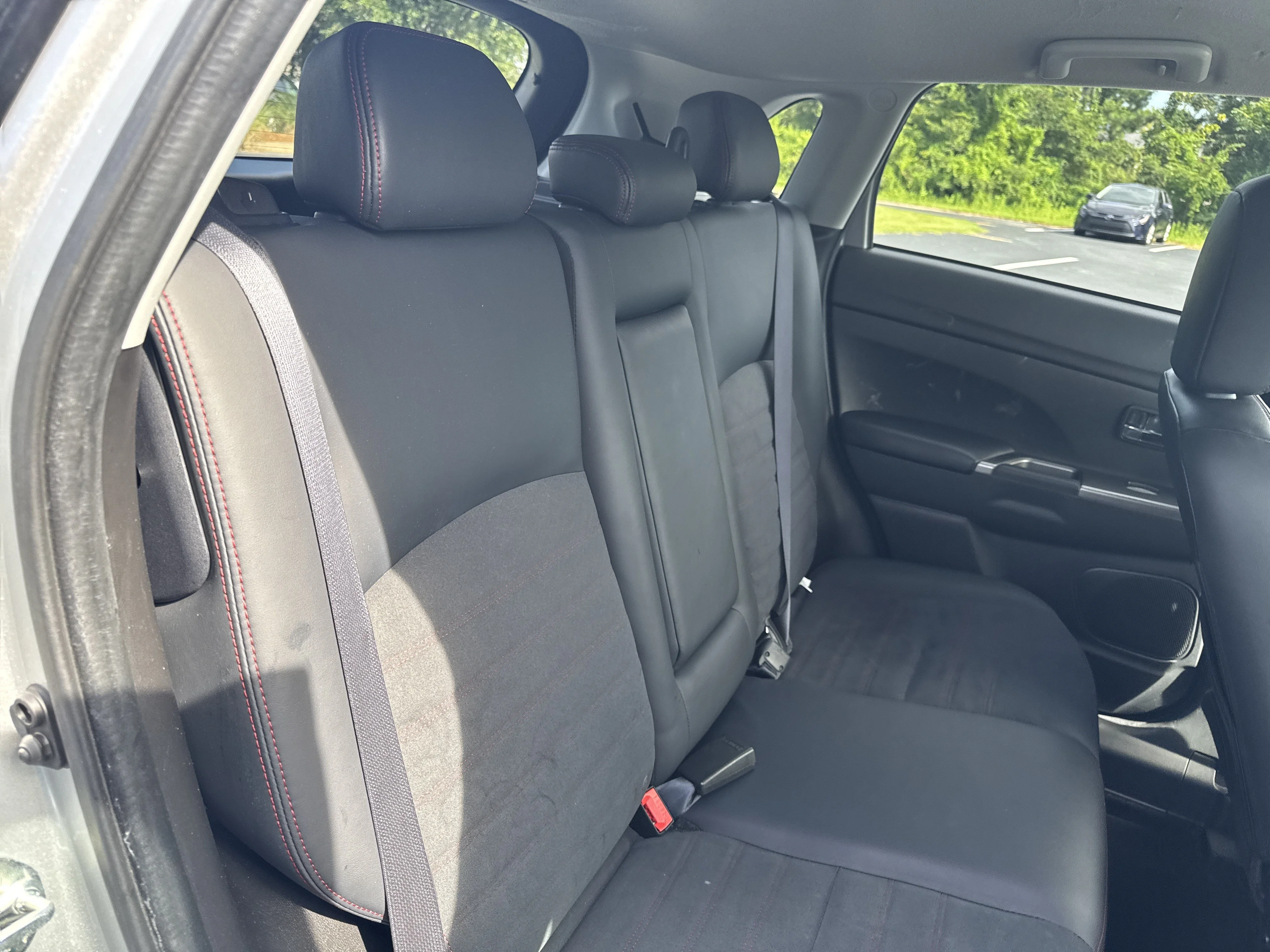 Used 2025  Mitsubishi 2.0 ES image 32