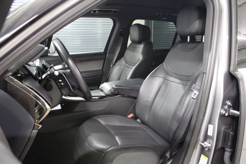 Used 2024  Land Rover Dynamic SE image 5