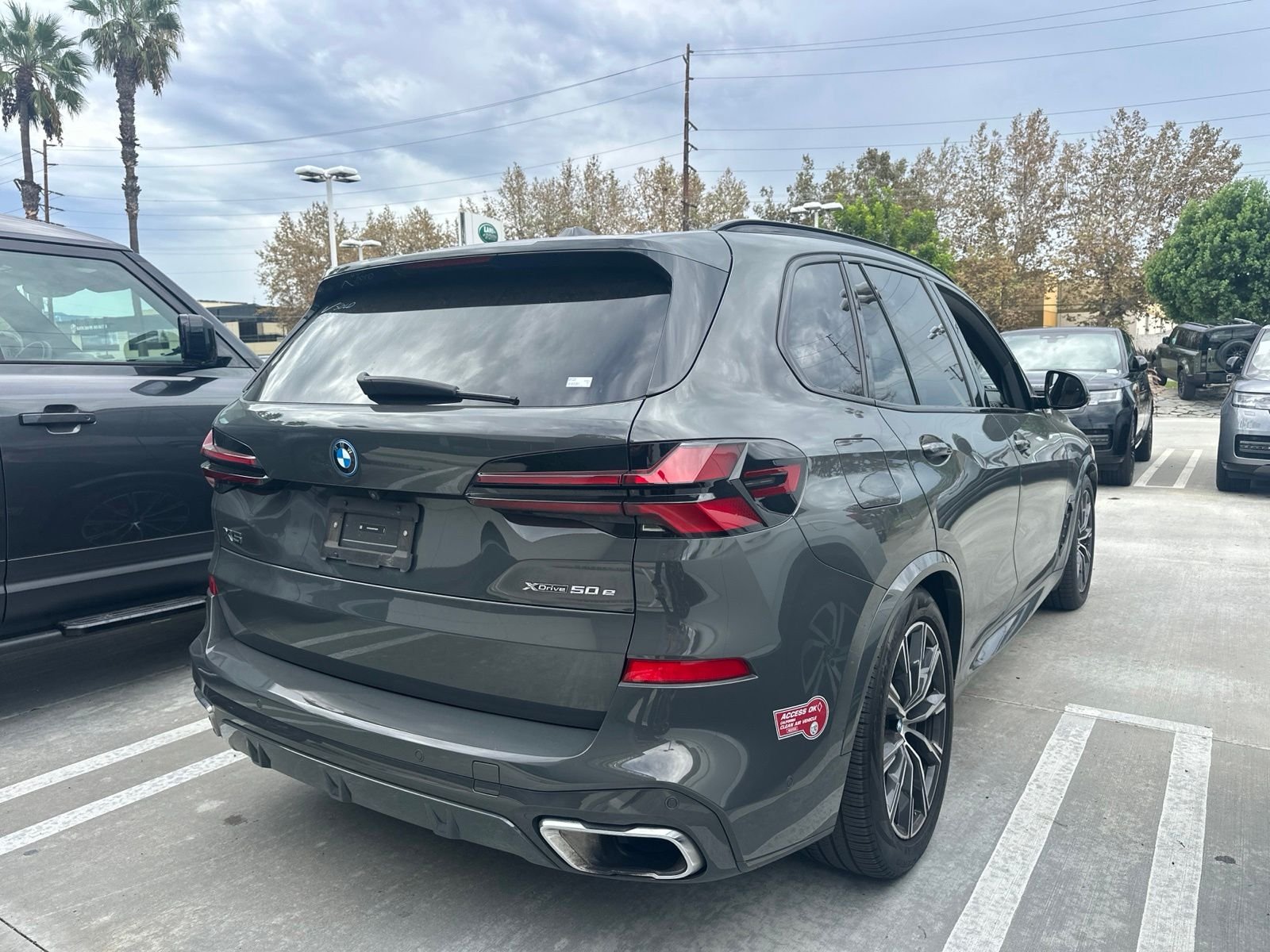 Used 2024 Dravit Gray Metallic BMW xDrive50e image 3