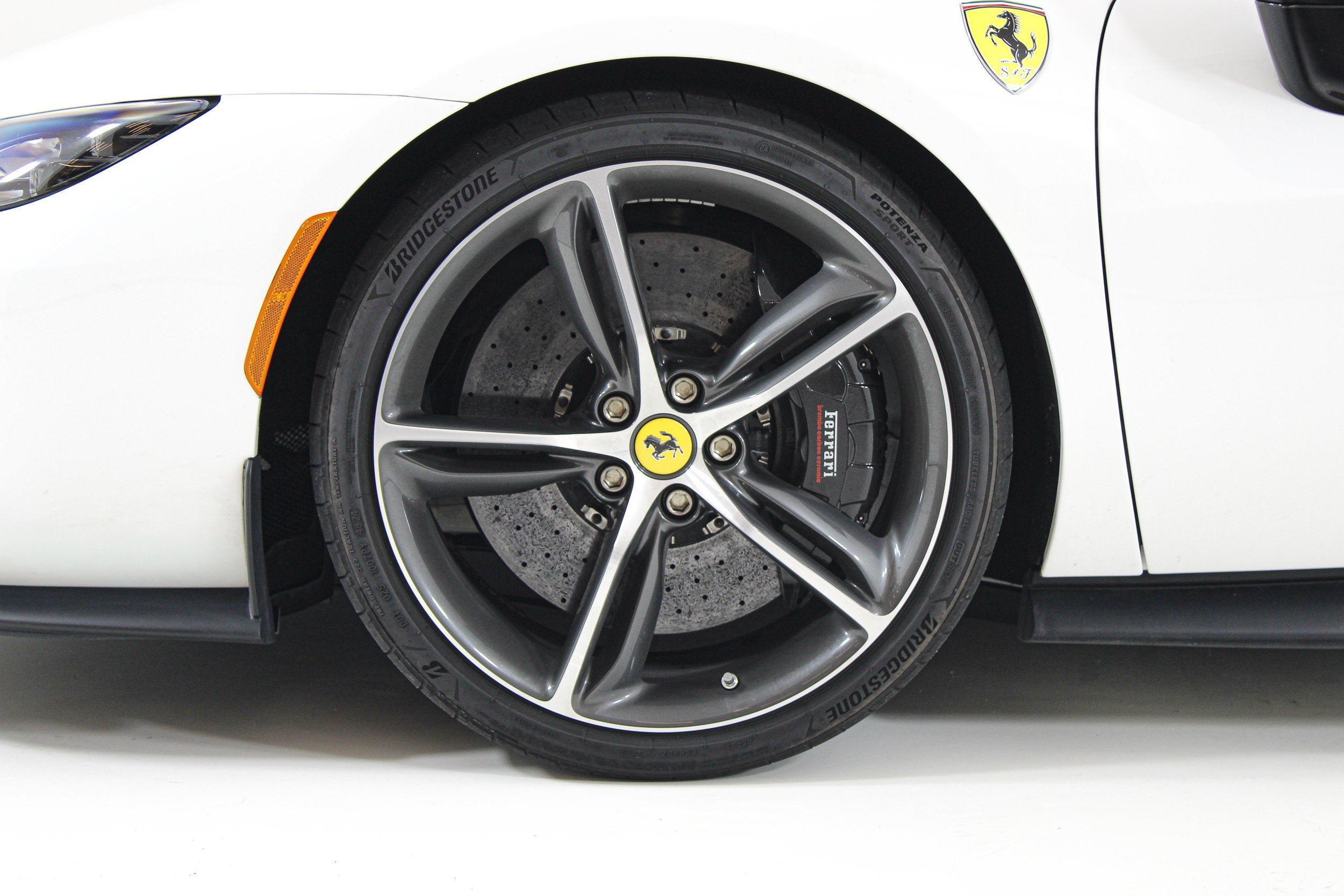 Used 2025 Bianco Cervino Ferrari  image 18