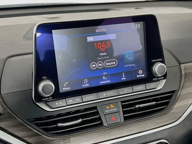 Used 2025 White Nissan SV image 17