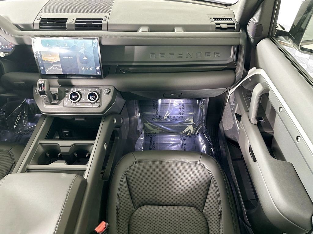 Certified Used 2025 Fuji White Land Rover S image 25