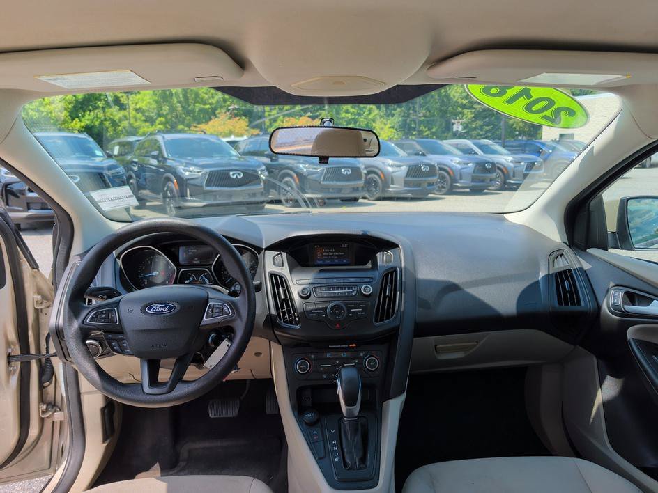 Used 2018 White Gold Metallic Ford SE image 11