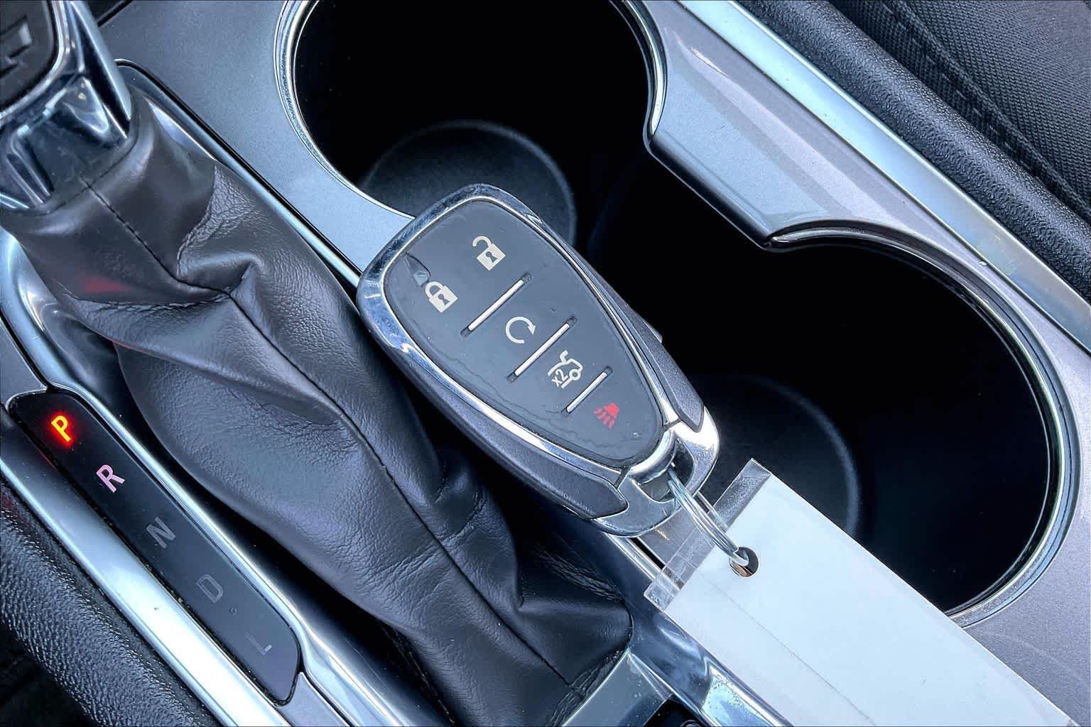 Used 2024 Summit White Chevrolet LT image 15