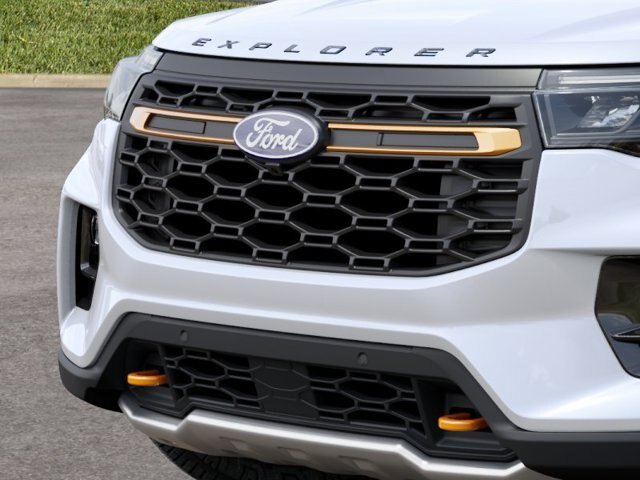 New 2027 Star White Metallic Tri-Coat Ford Tremor image 40