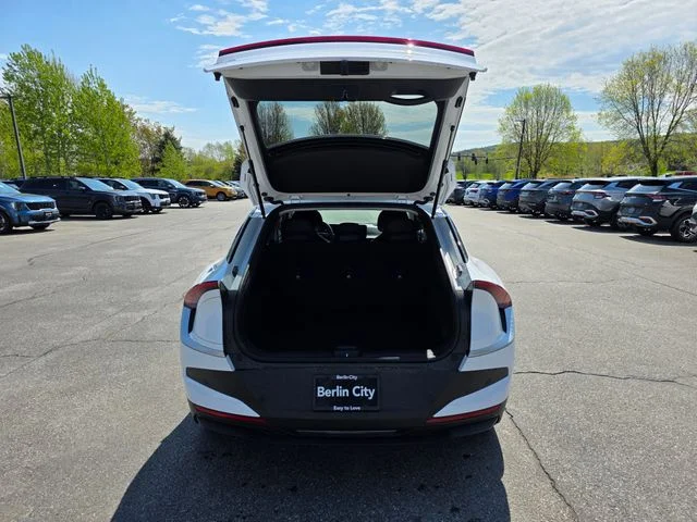 New 2026 Glacial White Pearl Kia Wind image 9