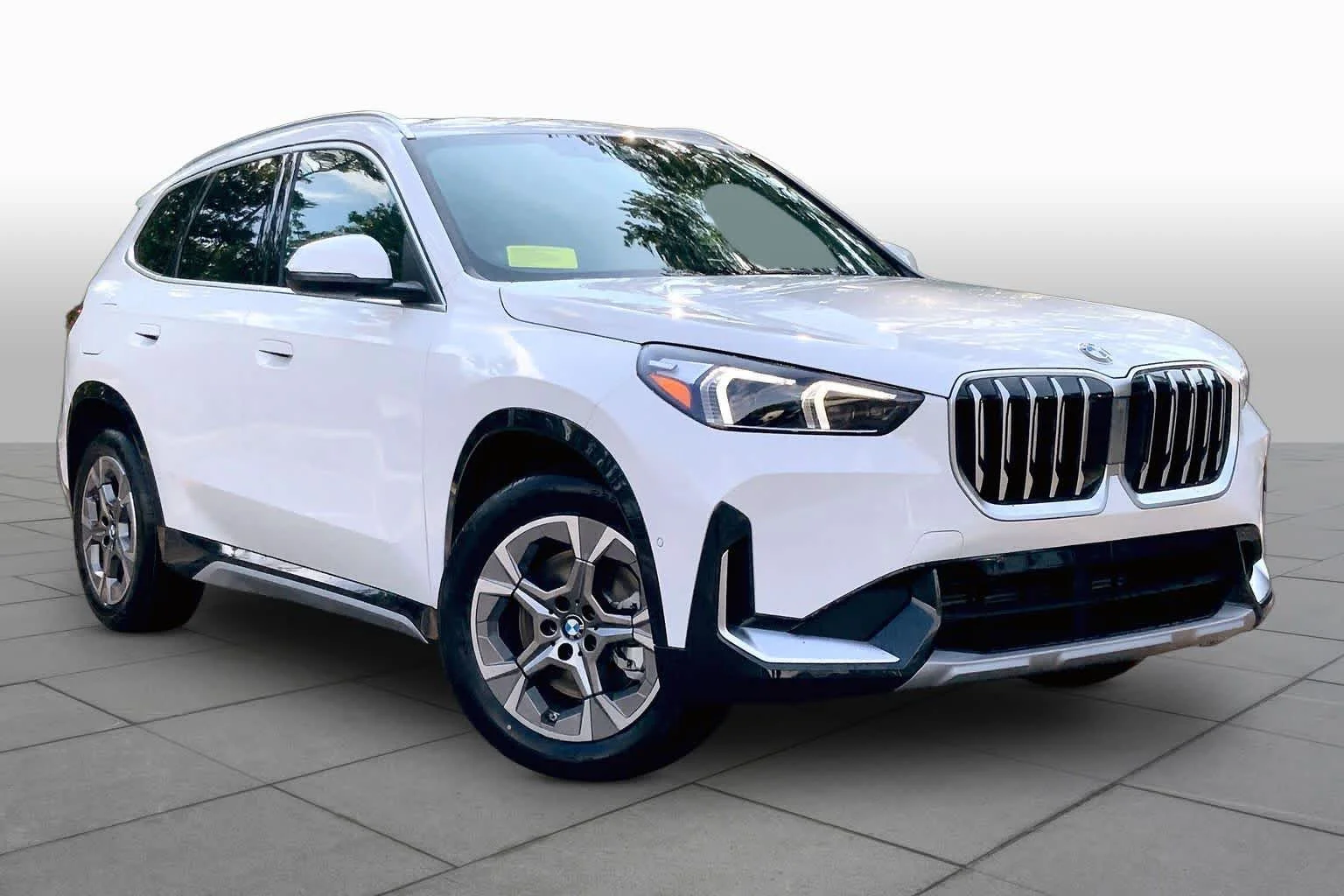 New 2027 Alpine White BMW xDrive28i image 2