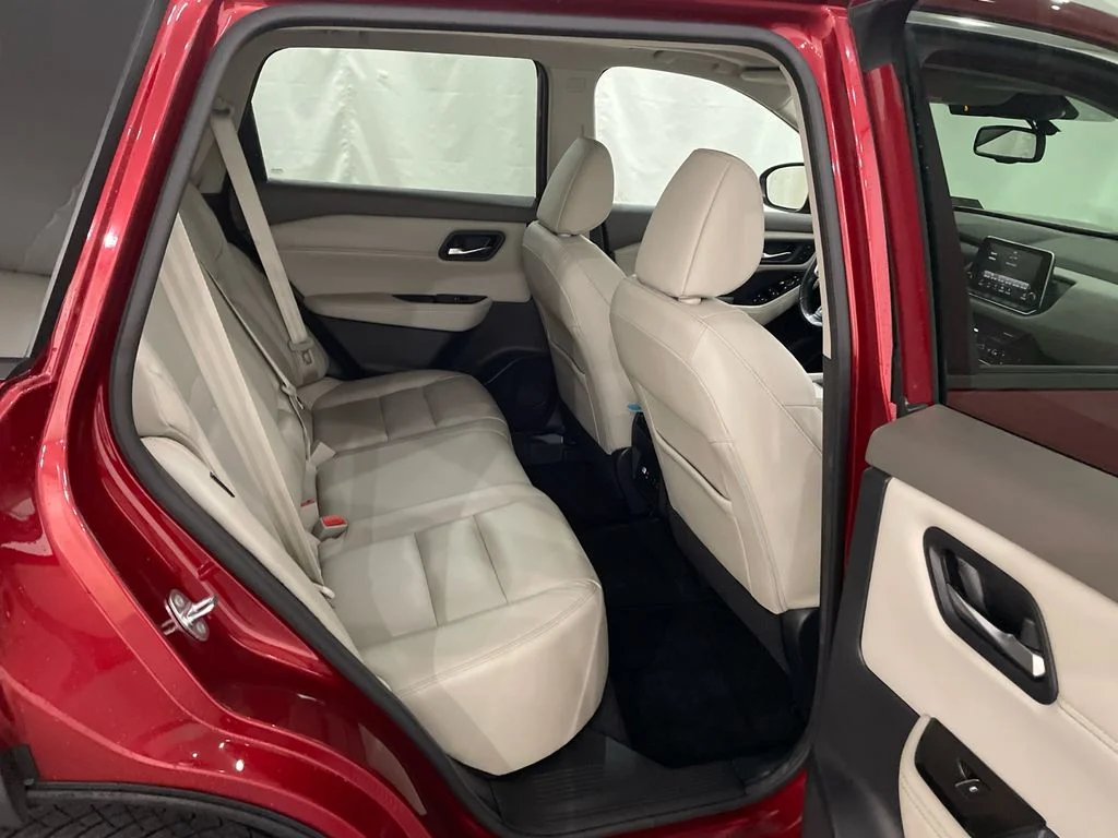 Used 2022 Scarlet Ember Tintcoat Nissan SL image 26