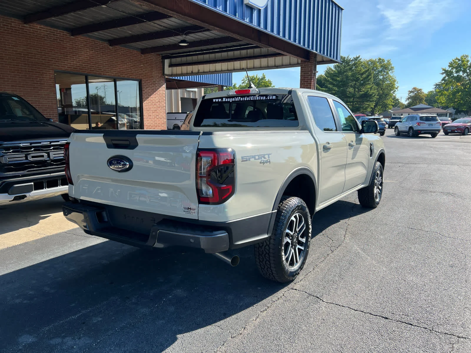 New 2025 Desert Sand Ford LARIAT image 34