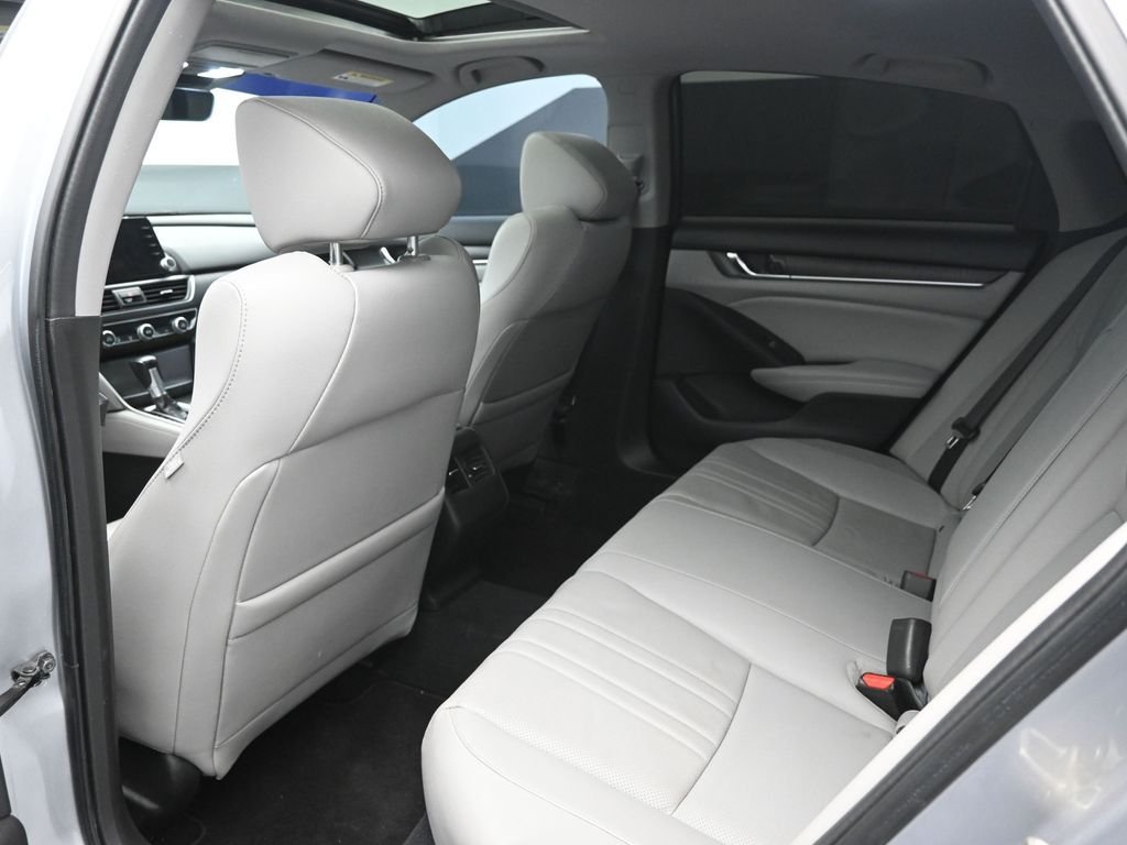 Used 2019 Silver Honda EX-L image 25