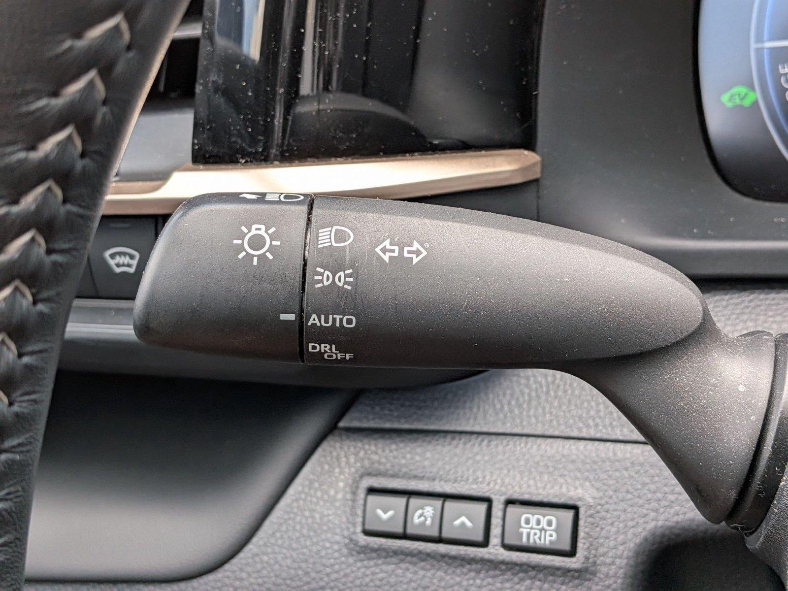 Used 2025 Oxygen White Toyota Limited image 25
