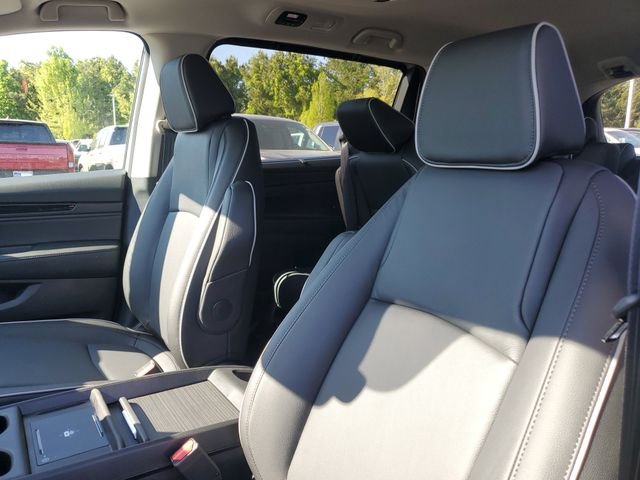 New 2026 Solar Silver Metallic Honda Touring image 18