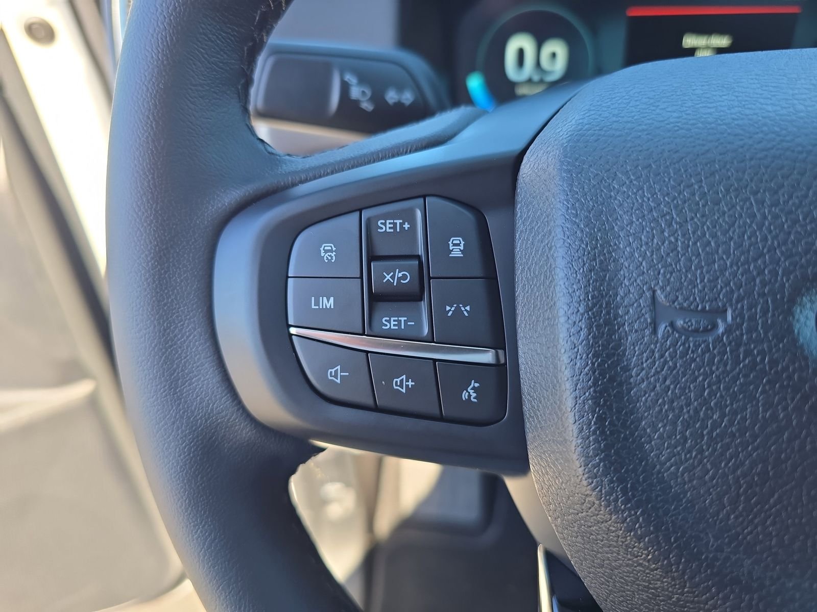 New 2025 Oxford White Ford Lariat image 22