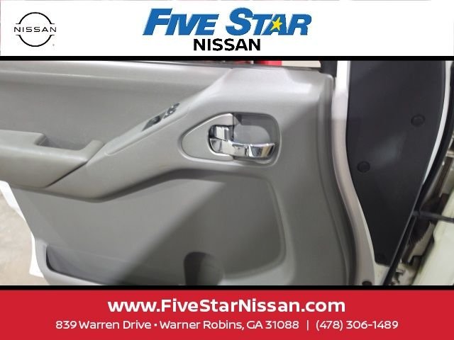 Used 2010 White Nissan SE image 23
