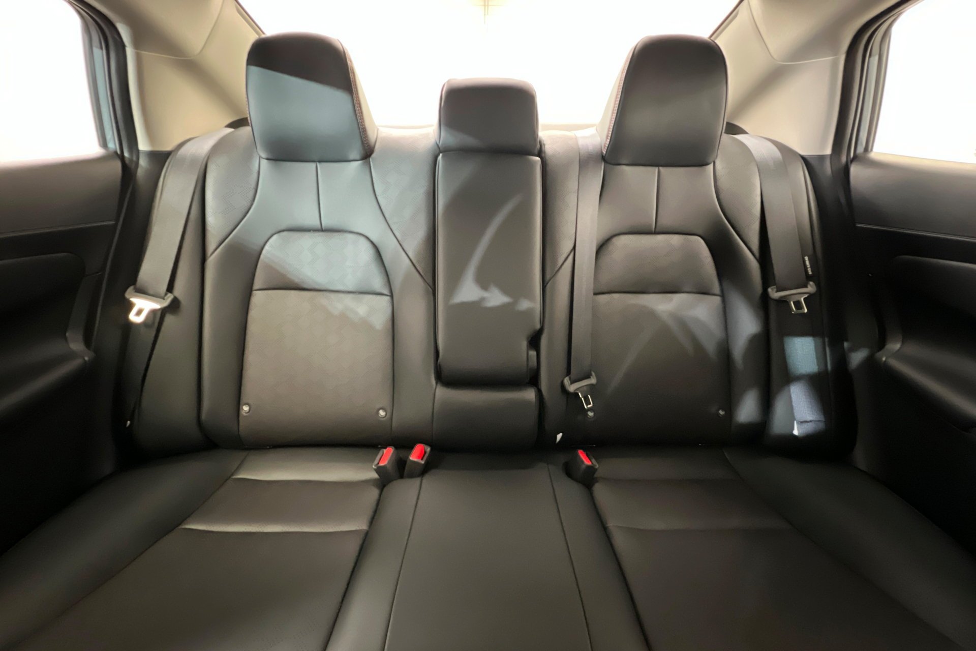 New 2026 Atlantic Gray Metallic / Super Black Two-tone Nissan SR image 25
