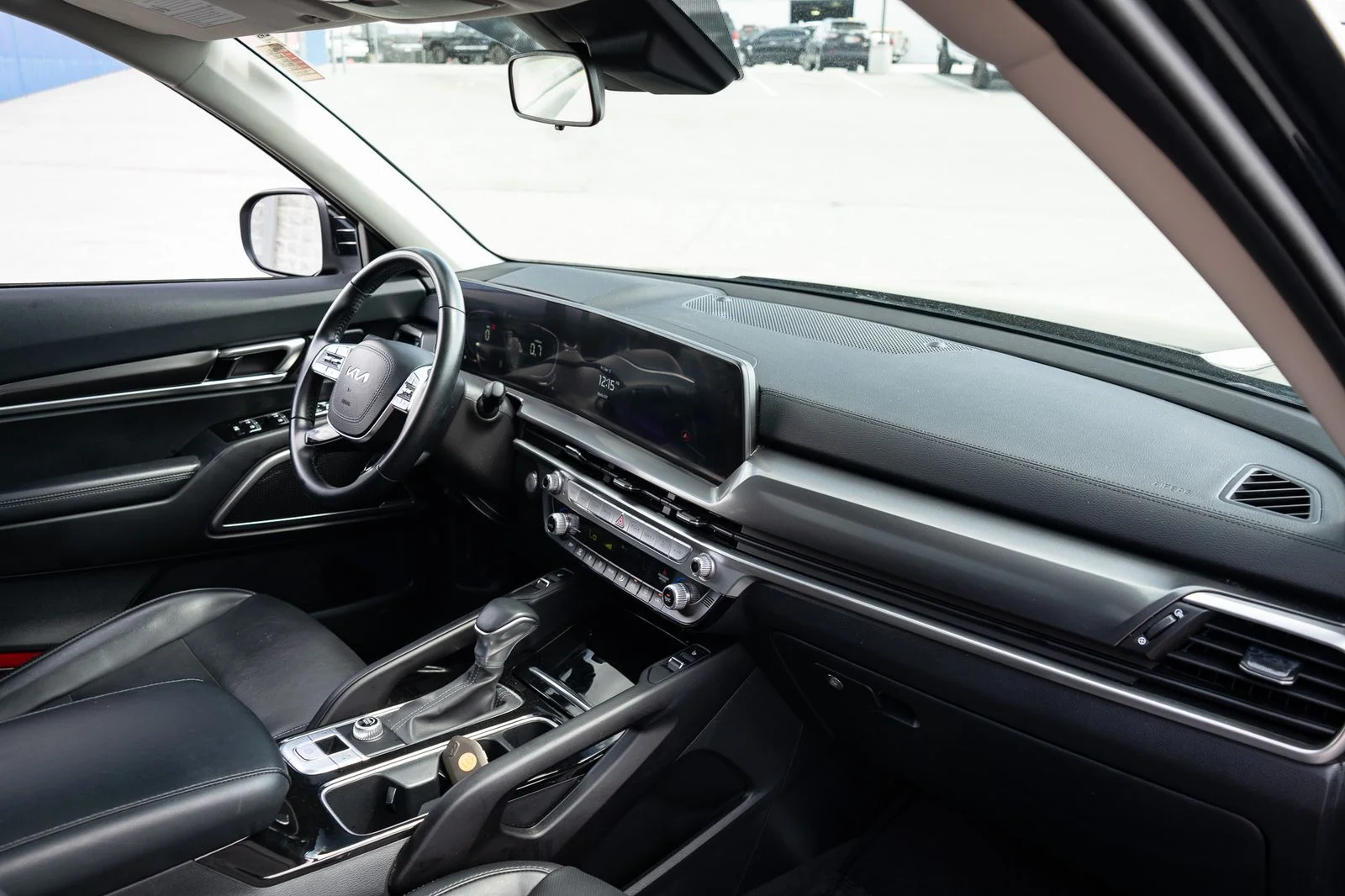 Used 2025 Ebony Black Kia S image 23