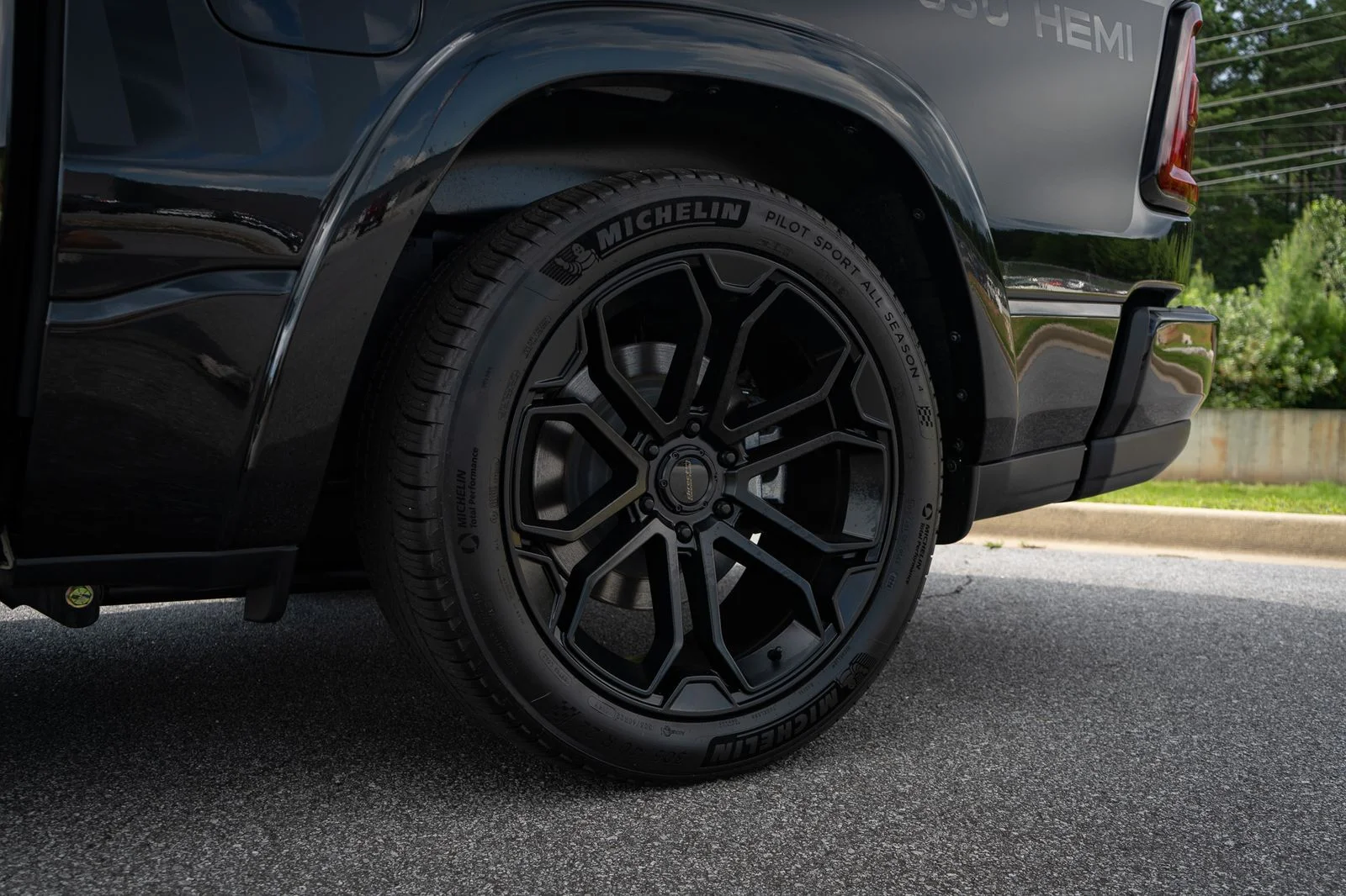 New 2026 Diamond Black Crystal Pearl-Coat Exterior Paint RAM Big Horn with DC 650 Supercharged Package image 19