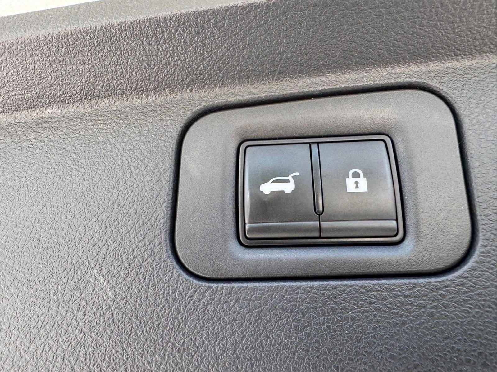 Used 2025 Radiant White INFINITI SENSORY image 13