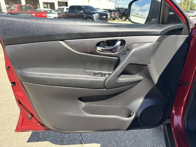 Used 2016 Red Nissan SV image 43