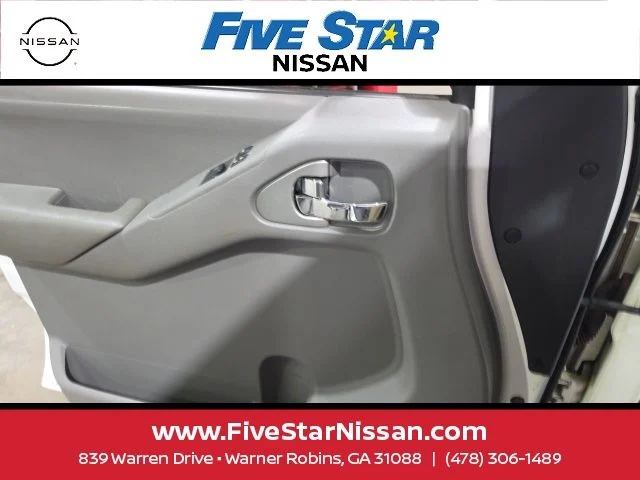 Used 2010 White Nissan SE image 23