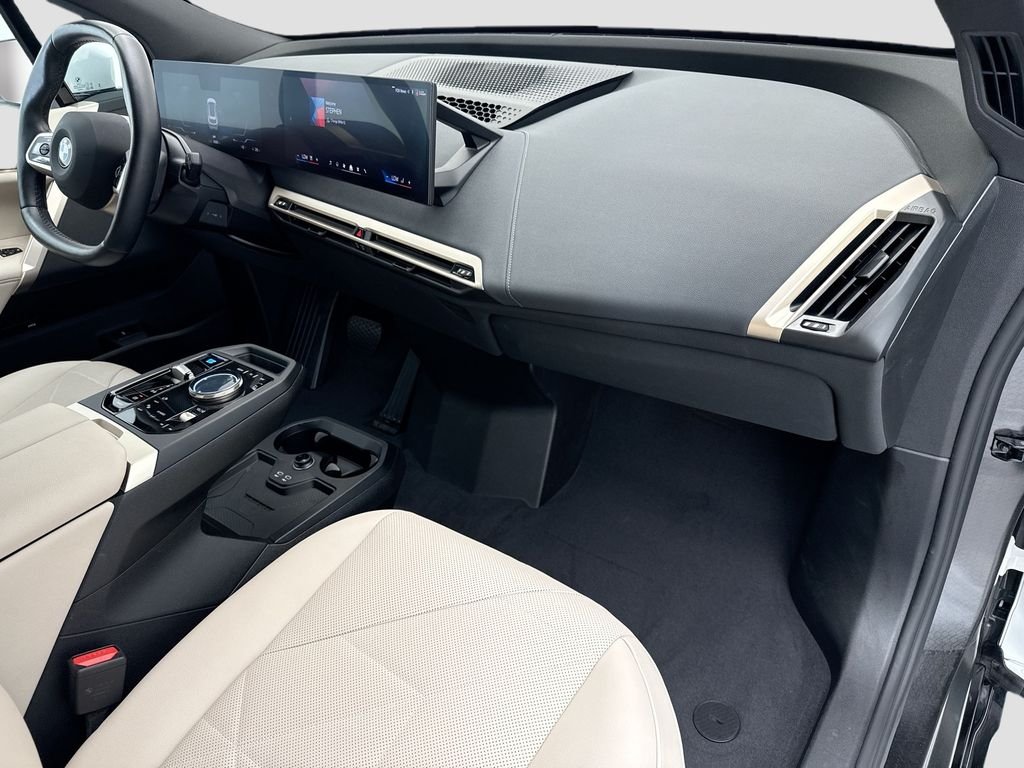 2026 BMW iX 60 - Photo 16