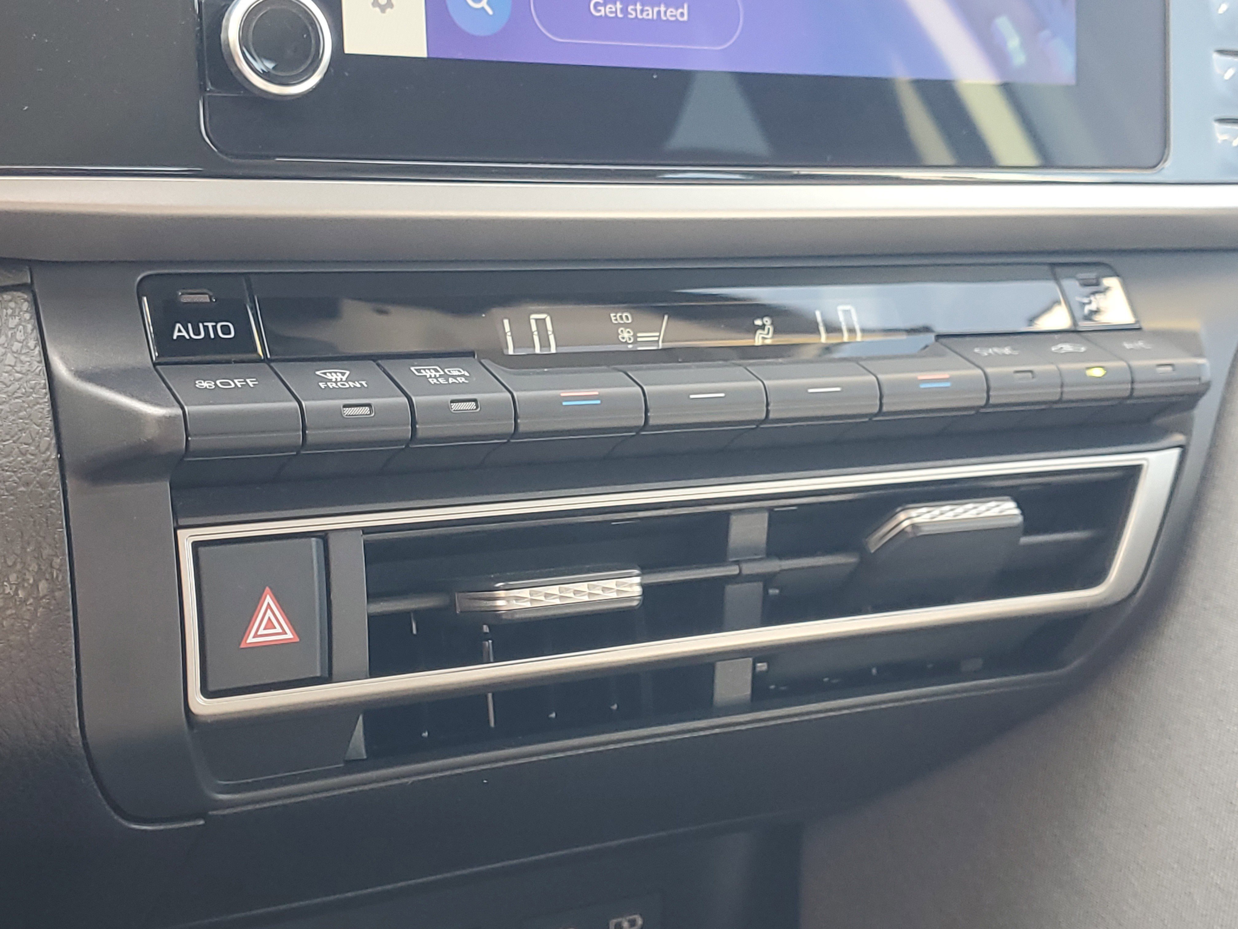 Used 2025 Ice Toyota LE image 28