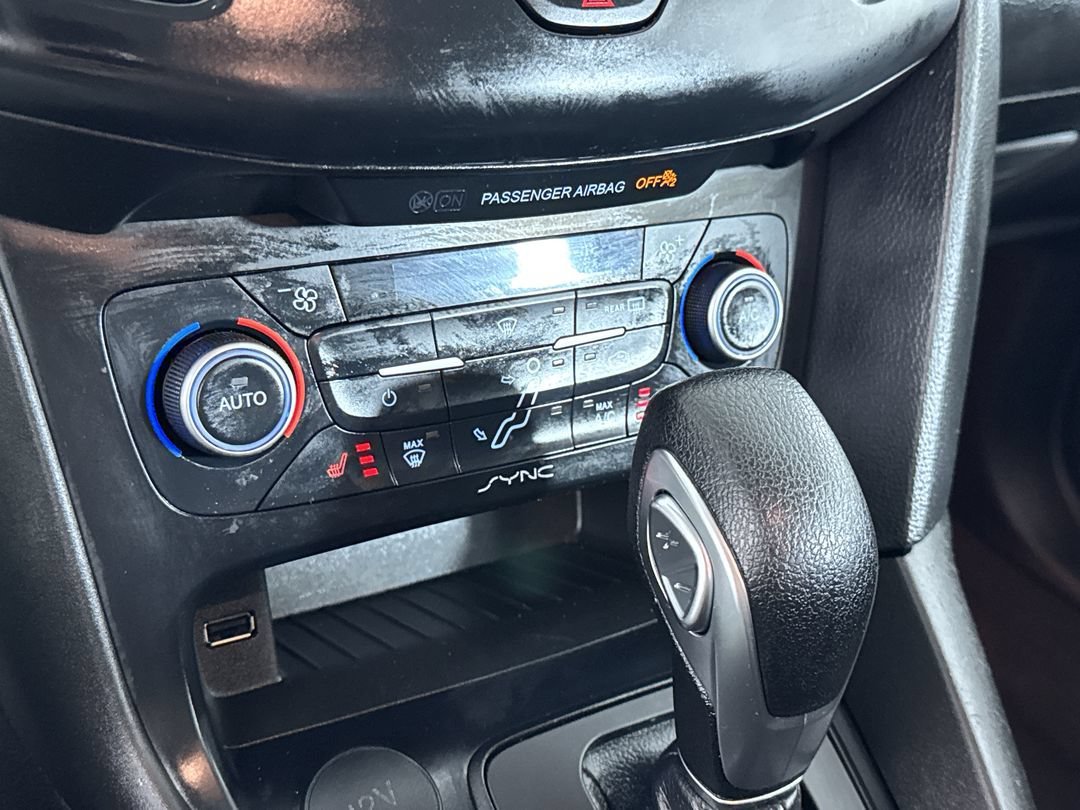 Used 2018 Blue Ford SE image 19