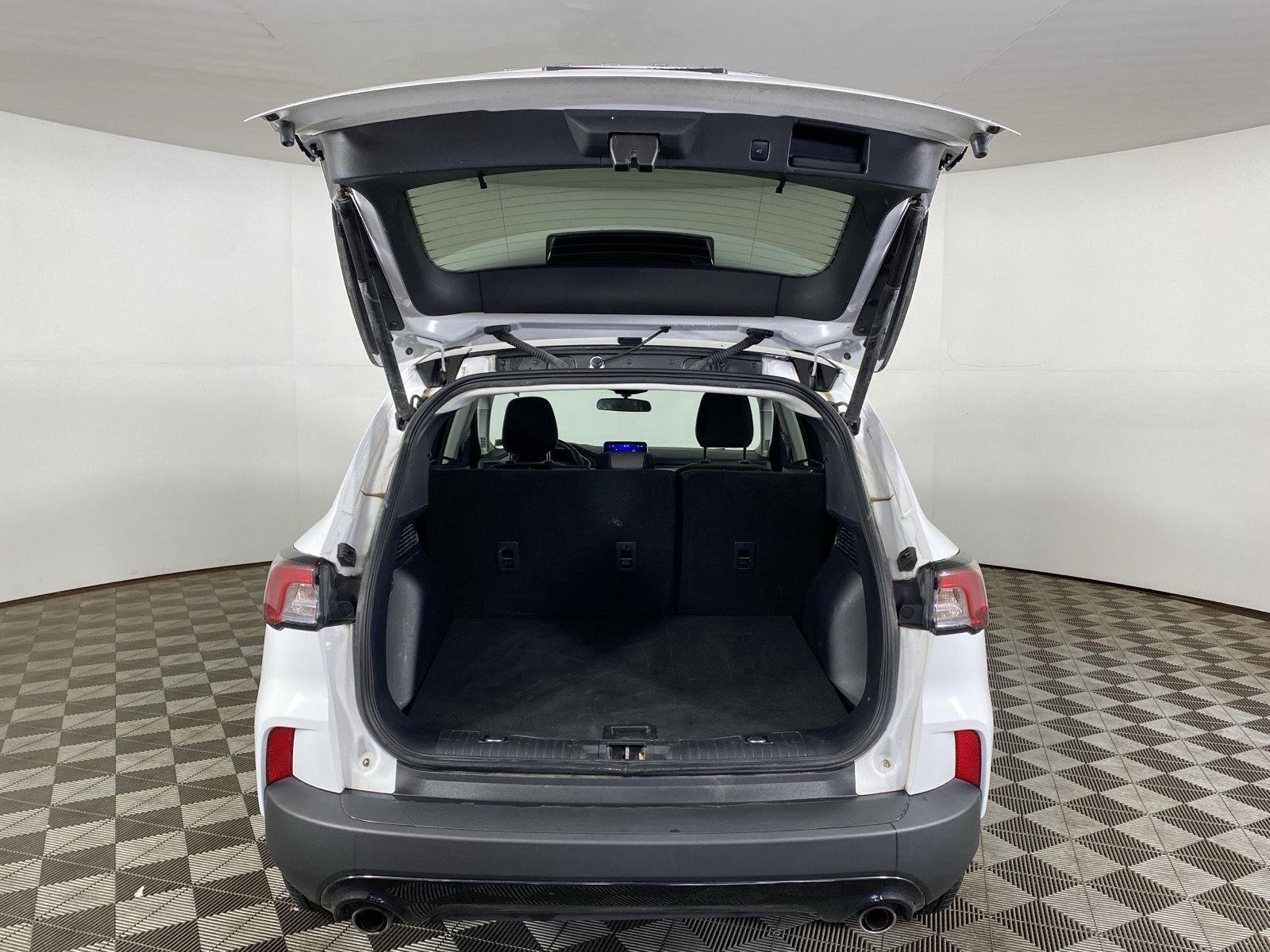 Used 2022 Oxford White Ford SE Hybrid image 9
