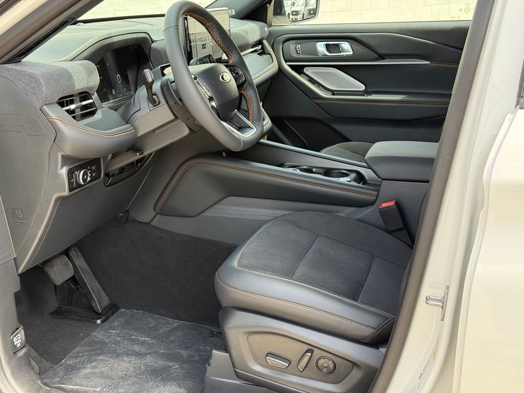 New 2026 Star White Metallic Tri-Coat Ford Tremor® image 5