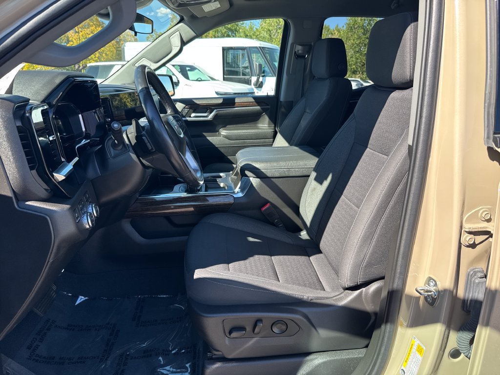 Used 2023 DESERT SAND METALLIC GMC Elevation image 9