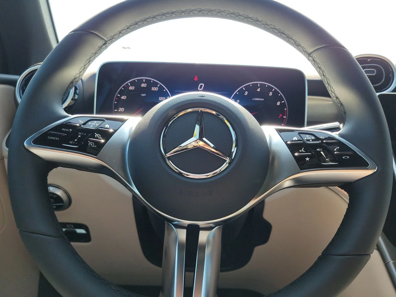 New 2026 Polar White Mercedes-Benz GLC 300 image 28