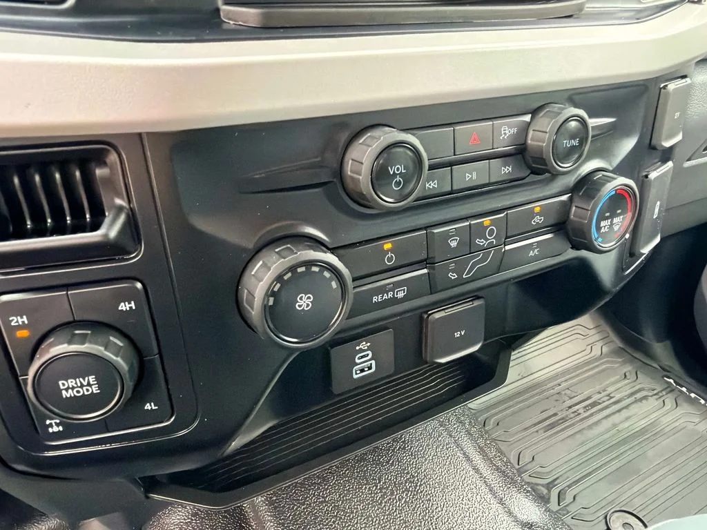 Used 2025 White Ford XL image 26