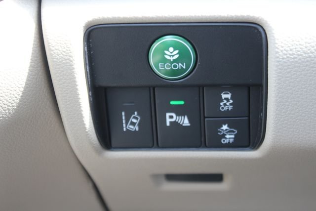 Used 2017 White Honda Touring image 18