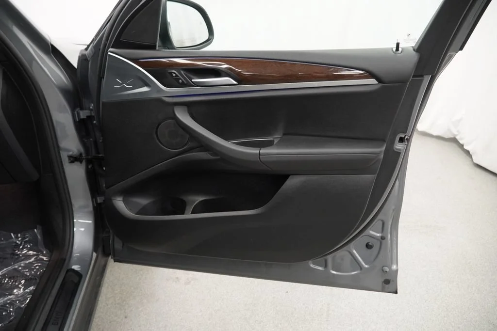 Used 2024 Gray BMW xDrive30i image 31