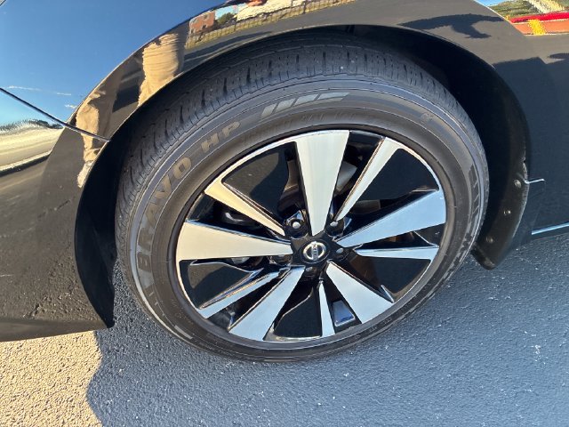 Used 2022 Black Nissan 2.5 SV image 9
