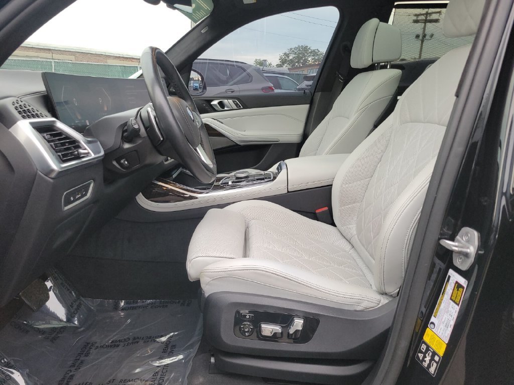 Certified Used 2024 Black BMW xDrive40i image 19