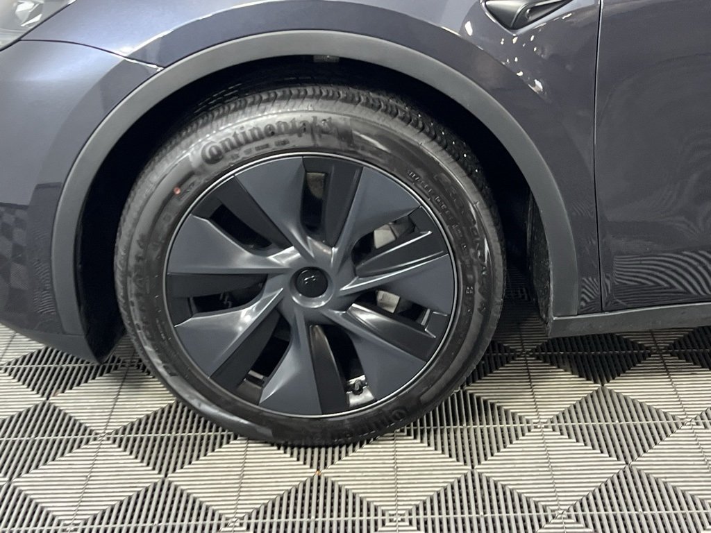 2025 Tesla Model Y Long Range photo 4