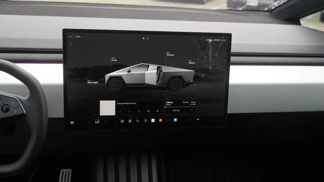 2024 Tesla Cybertruck Base - Photo 15
