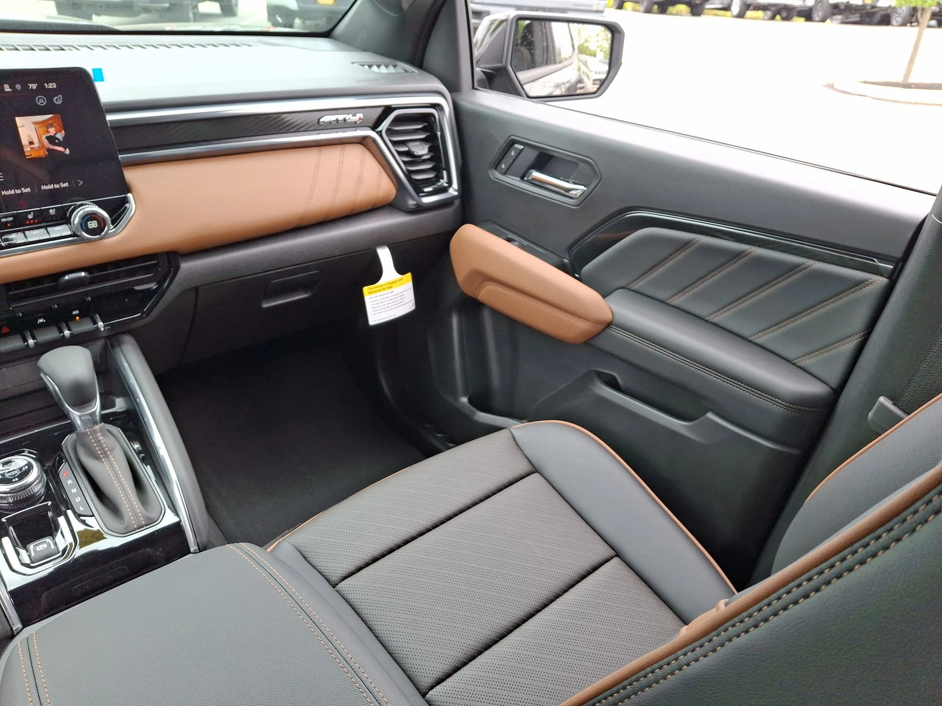 2026 GMC Canyon AT4 - Photo 11