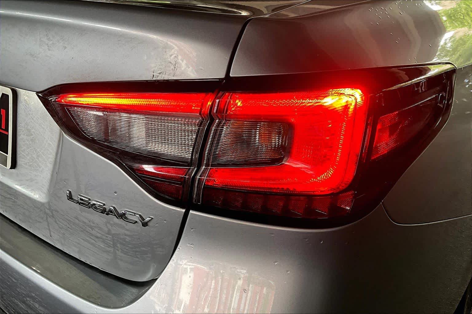 Used 2022 Ice Silver Metallic Subaru Premium image 29