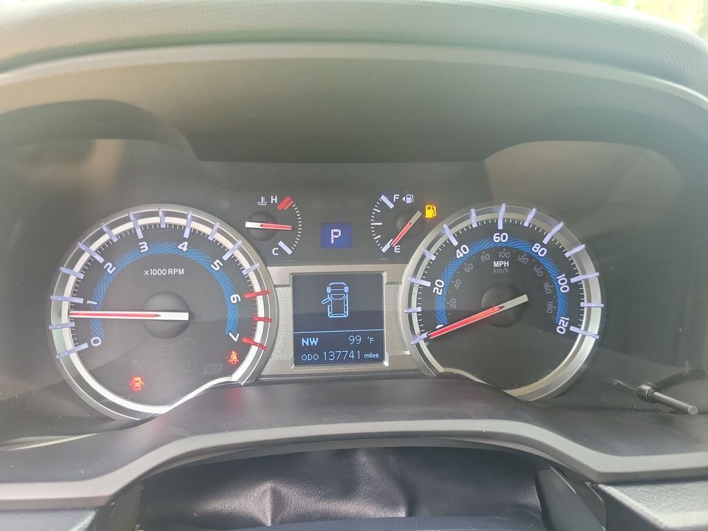 Used 2017 White Toyota SR5 Premium image 21